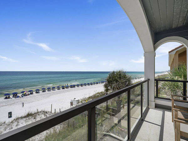 Beachfront Luxury Six Bedroom Vacation Rental in Destin with Rooftop Pool